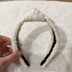 Lele Sadoughi floral embroidered headband! So cute for spring!